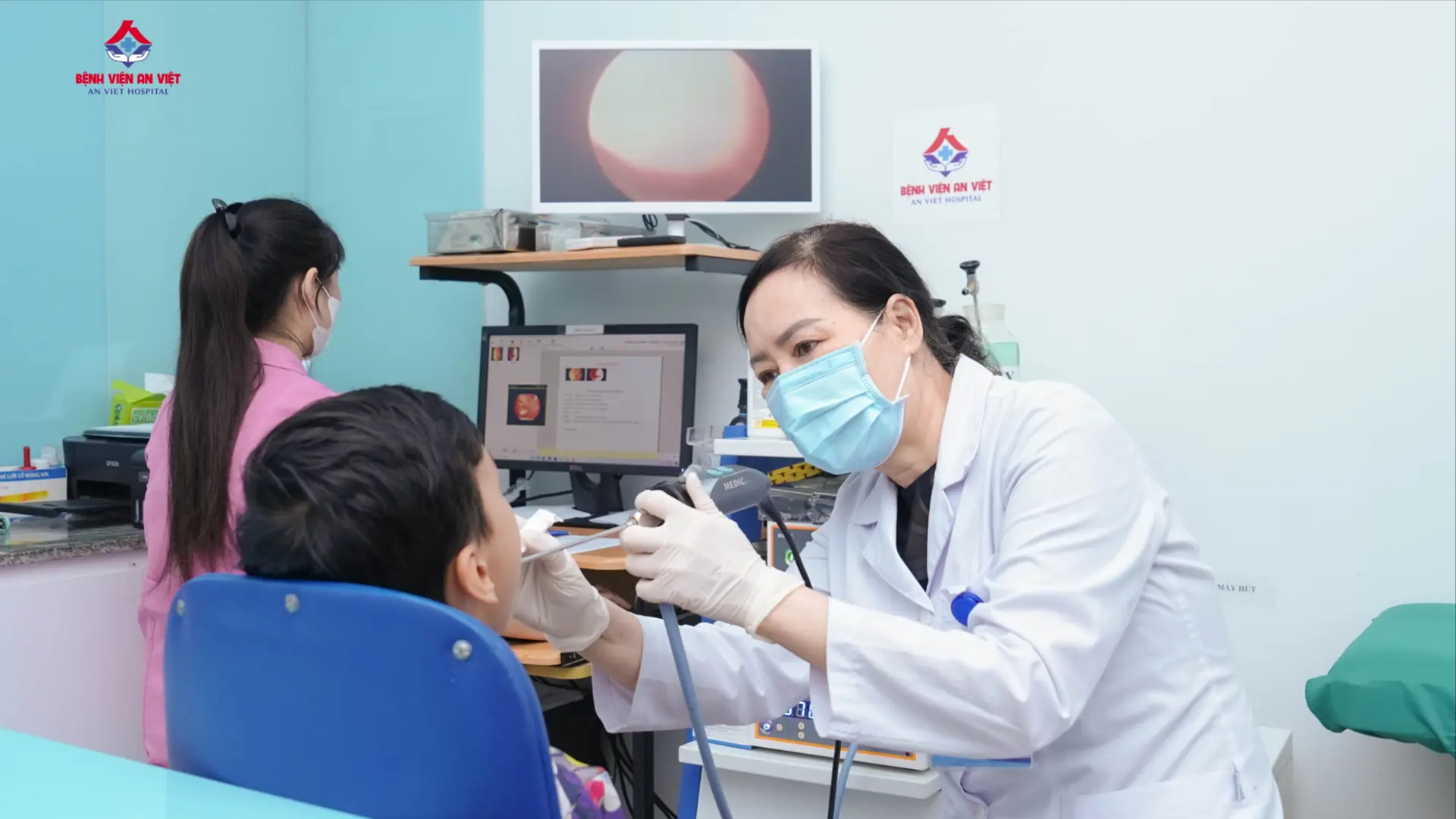 Có nên cắt amidan/VA trong mùa lạnh?